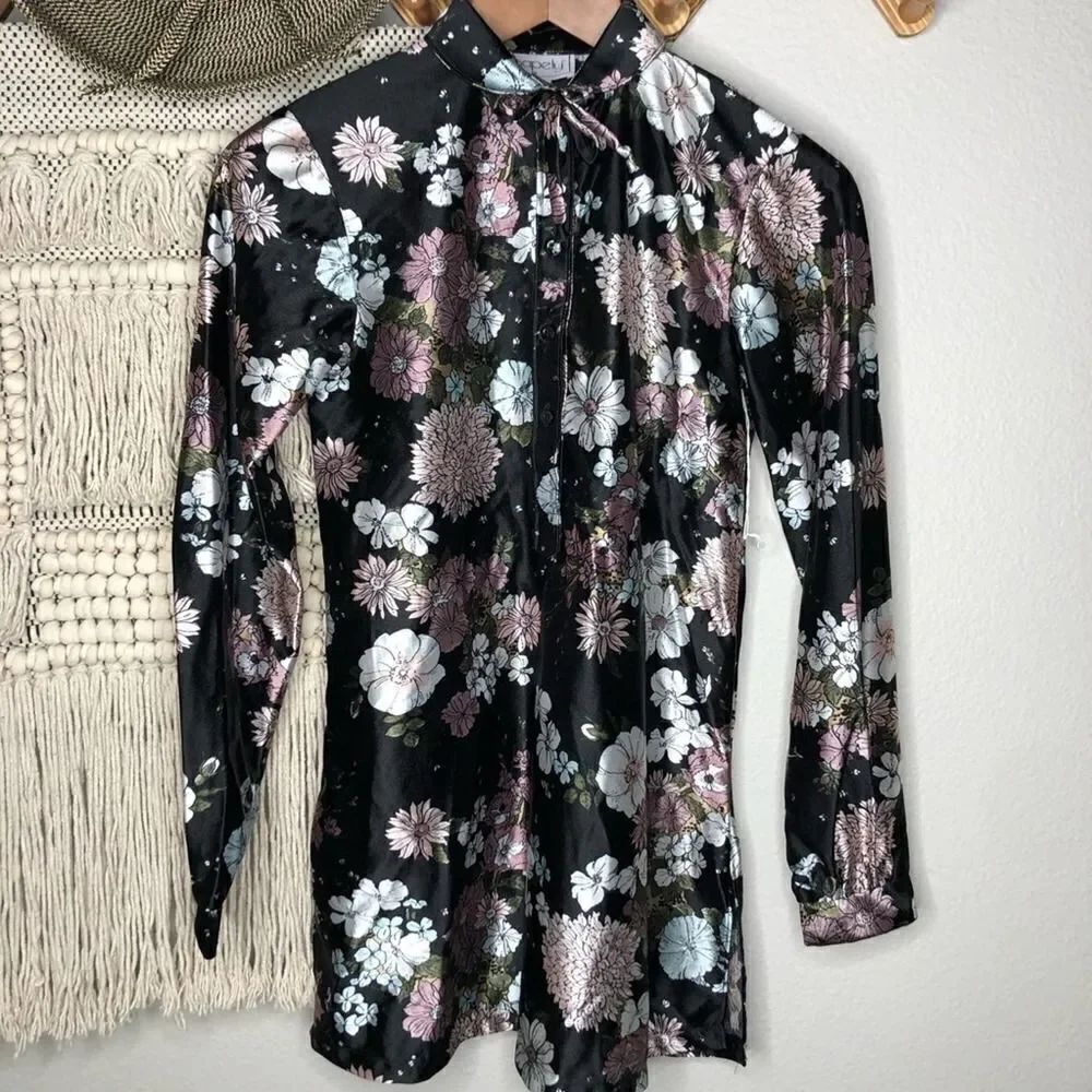 Shapely Vintage Floral Top